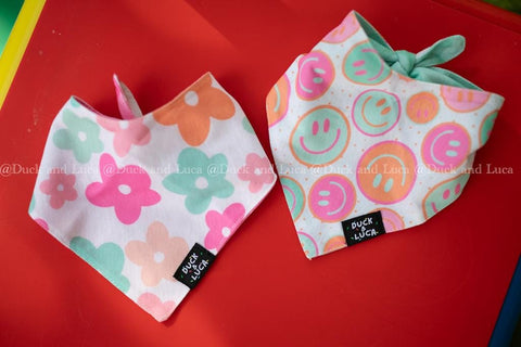Dog Bandana, Double Sided Groovy Retro Checkered Daisy Smile Face Dog or Cat Bandanas, Over The Collar Soft Tie On Dog Bandana